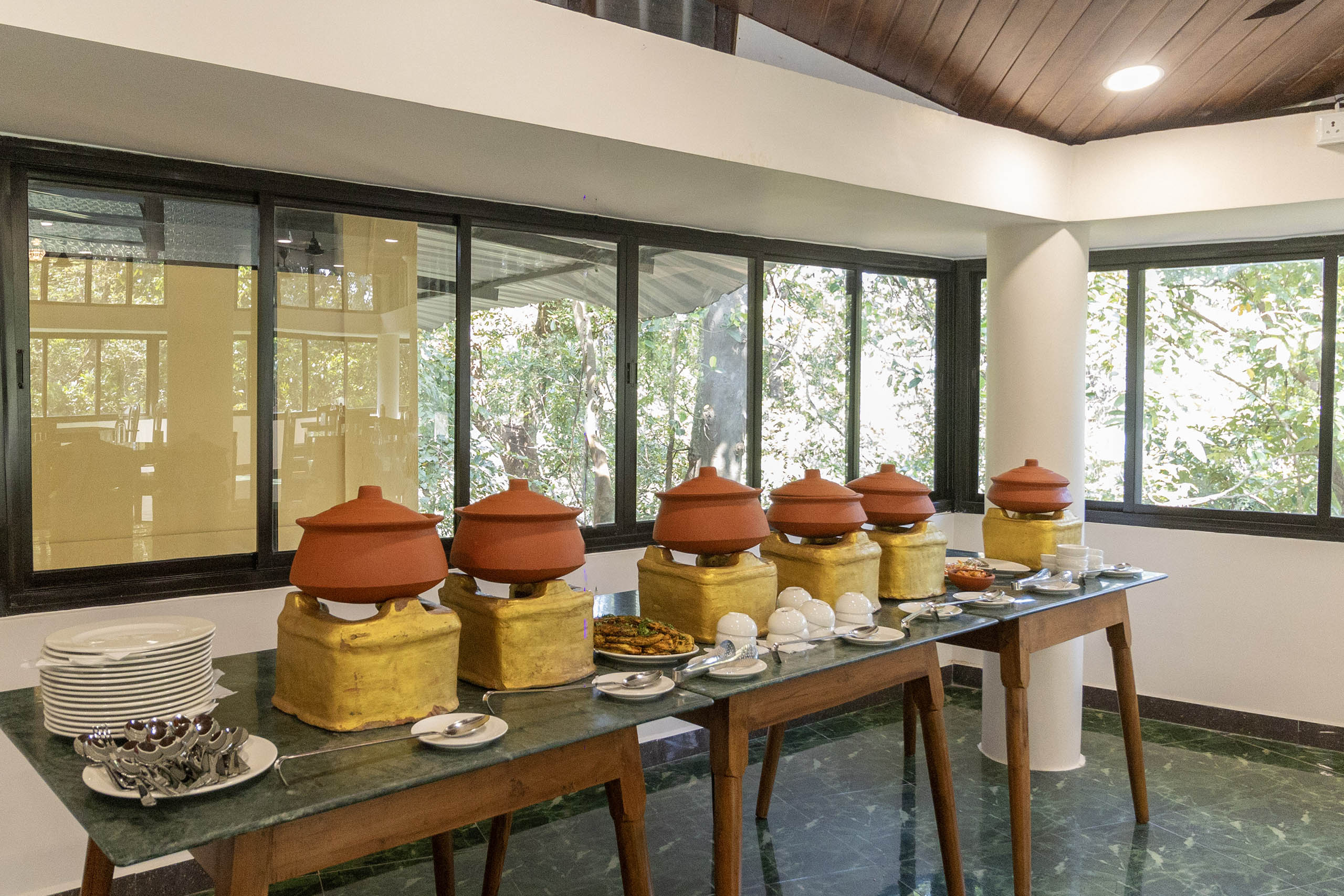 Dine at Den Restaurant